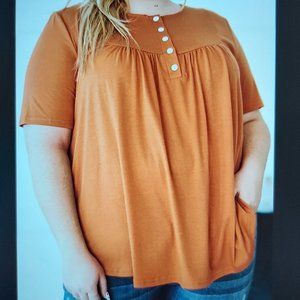 057. Orange Black Buttons Ruched O Neck Short Sleeve Plus Size Top  Size 4X